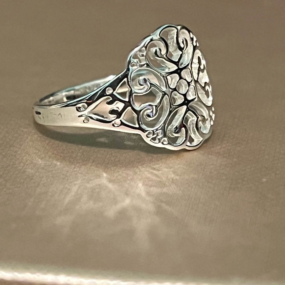 Patterned Ring - Picture 3 of 4